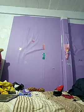 Lunababymylove online show from December 18, 2024, 6:32 am