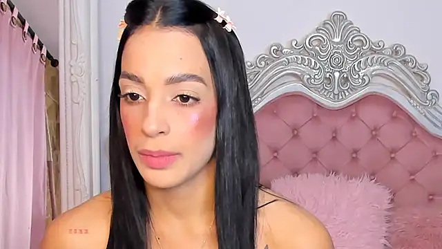 Snapshot of AngelineConnor chatting on February 6, 2025, 11:37 pm AngelineConnor online show from February 6, 2025, 11:37 pm