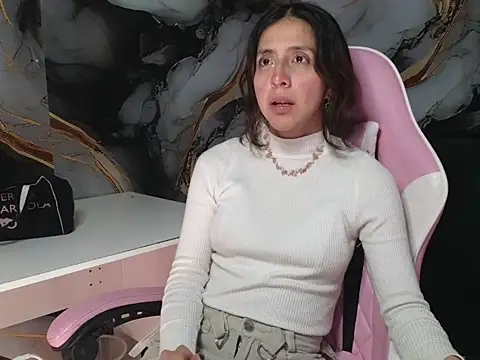 ling ling24 online show from December 18, 2025, 7:03 am