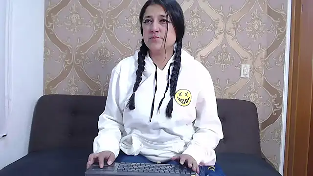 Snapshot of dakota_guirl chatting on December 17, 2024, 3:06 am dakota guirl online show from December 17, 2024, 3:06 am