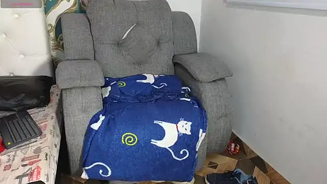 Snapshot of dakota_guirl chatting on December 27, 2024, 9:06 am dakota guirl online show from December 27, 2024, 9:06 am