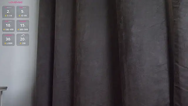 Victoria Thomsons1 online show from October 12, 2025, 12:37 pm