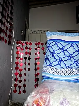 DIORA Latina online show from February 18, 2026, 2:51 am