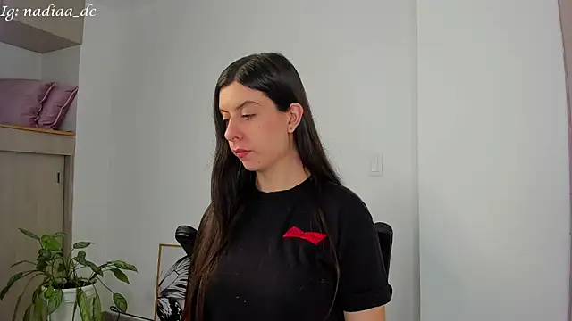 Snapshot of Nadiaa_ chatting on February 13, 2025, 2:56 am Nadiaa online show from February 13, 2025, 2:56 am