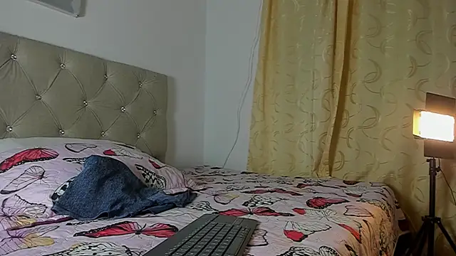 Vahiolet smith online show from September 10, 2025, 3:17 am