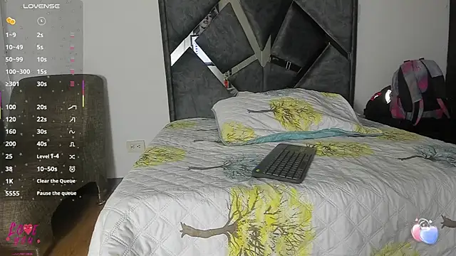 Vahiolet smith online show from November 7, 2025, 3:28 am