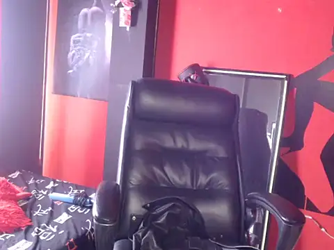 KLOE PIELL online show from April 1, 2026, 8:39 pm