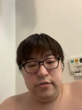 yuuki198912 online show from October 6, 2025, 3:20 pm