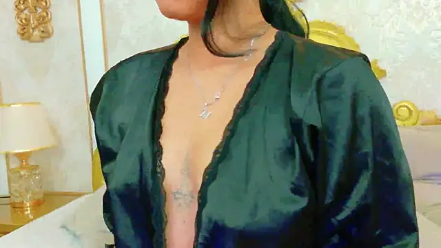 Snapshot of BellahColucci chatting on June 13, 2026, 12:47 pm BellahColucci online show from June 13, 2026, 12:47 pm