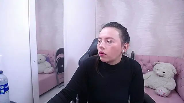 lauraguzman online show from March 12, 2025, 3:02 am