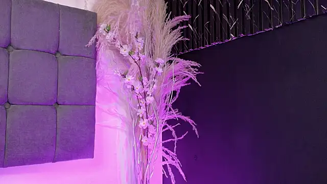 Snapshot of miluv19 chatting on December 21, 2025, 9:22 pm miluv19 online show from December 21, 2025, 9:22 pm