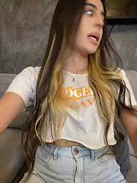 Snapshot of AbyThompson chatting on February 13, 2025, 1:29 am AbyThompson online show from February 13, 2025, 1:29 am