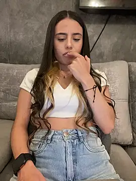 Snapshot of AbyThompson chatting on March 6, 2025, 7:43 pm AbyThompson online show from March 6, 2025, 7:43 pm