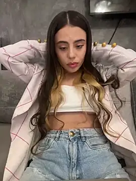 Snapshot of AbyThompson chatting on March 11, 2025, 2:10 am AbyThompson online show from March 11, 2025, 2:10 am