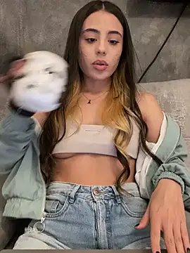 Snapshot of AbyThompson chatting on March 23, 2025, 12:15 am AbyThompson online show from March 23, 2025, 12:15 am