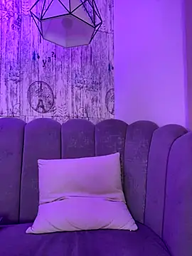 Snapshot of AbyThompson chatting on October 24, 2025, 1:29 pm AbyThompson online show from October 24, 2025, 1:29 pm