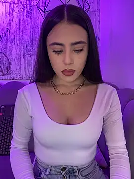 Snapshot of AbyThompson chatting on October 28, 2025, 12:19 pm AbyThompson online show from October 28, 2025, 12:19 pm