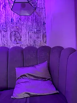 Snapshot of AbyThompson chatting on November 9, 2025, 2:15 pm AbyThompson online show from November 9, 2025, 2:15 pm