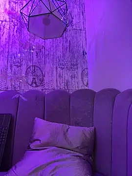 Snapshot of AbyThompson chatting on November 12, 2025, 1:28 am AbyThompson online show from November 12, 2025, 1:28 am