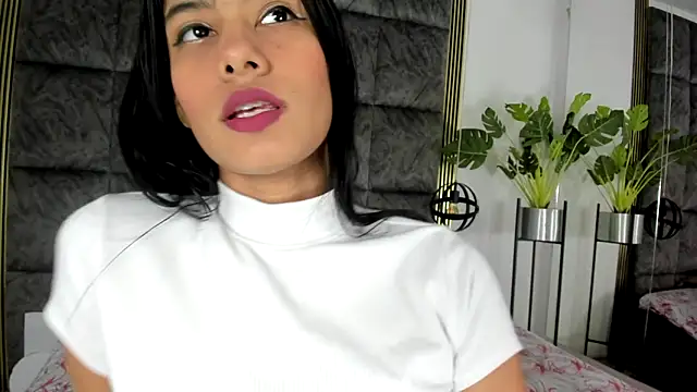 LaurenRodriiguez online show from March 6, 2025, 12:41 pm