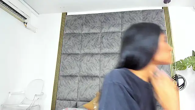 LaurenRodriiguez online show from March 21, 2025, 12:39 pm