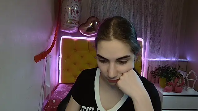 Snapshot of NikaStark_ chatting on March 9, 2025, 1:35 am NikaStark online show from March 9, 2025, 1:35 am