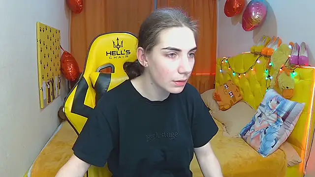 Snapshot of NikaStark_ chatting on March 10, 2025, 1:45 am NikaStark online show from March 10, 2025, 1:45 am