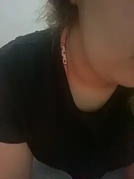 Snapshot of yassminsexy22 chatting on February 5, 2026, 7:18 pm yassminsexy22 online show from February 5, 2026, 7:18 pm