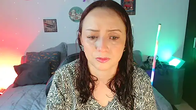 catalinamommyx online show from November 30, 2025, 8:57 pm