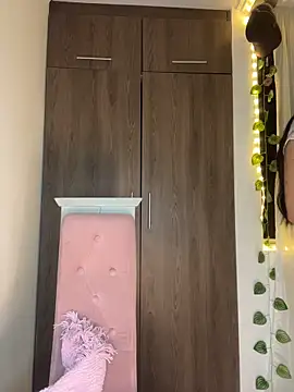 lina pink online show from February 1, 2026, 5:06 am