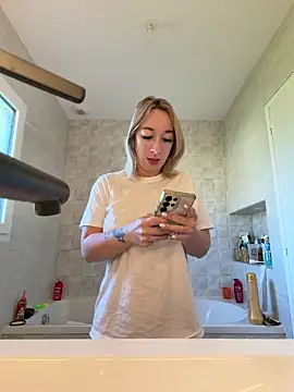 Snapshot of Giuliana_baby chatting on May 7, 2026, 6:08 am Giuliana baby online show from May 7, 2026, 6:08 am