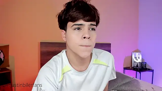 justinbiler online show from February 19, 2025, 12:44 pm