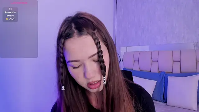 Roxie-Summers11 online show from February 5, 2025, 7:31 pm