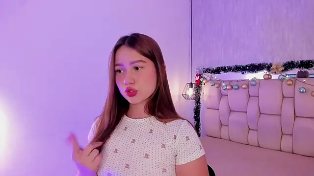 Roxie-Summers11 online show from December 20, 2025, 7:43 pm