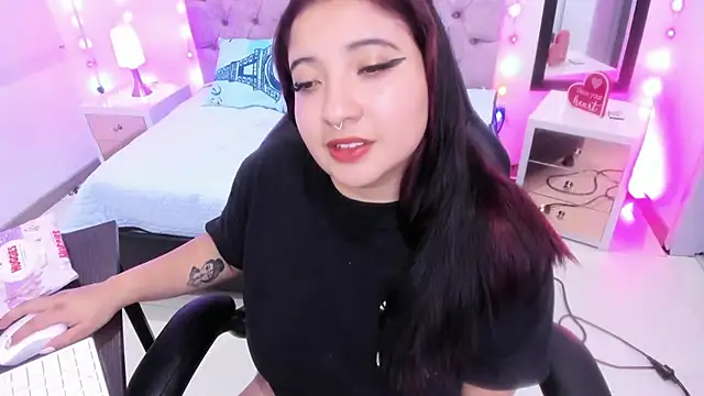 Snapshot of Emma_monserrat chatting on January 19, 2025, 12:50 pm Emma monserrat online show from January 19, 2025, 12:50 pm