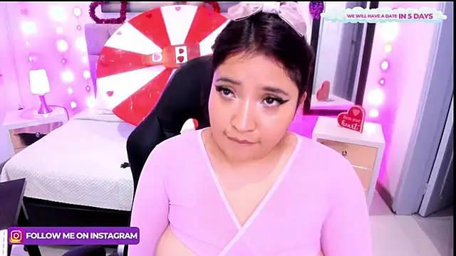 Snapshot of Emma_monserrat chatting on February 15, 2025, 6:33 am Emma monserrat online show from February 15, 2025, 6:33 am