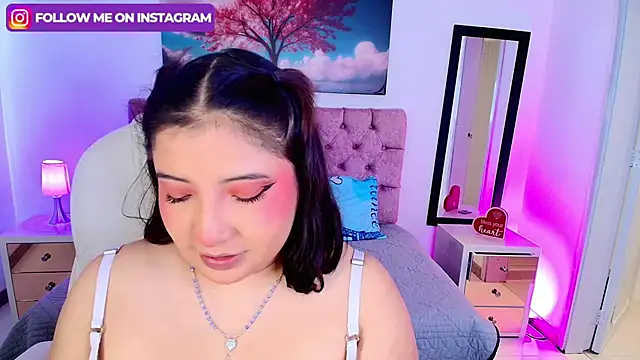 Snapshot of Emma_monserrat chatting on October 2, 2025, 7:43 pm Emma monserrat online show from October 2, 2025, 7:43 pm