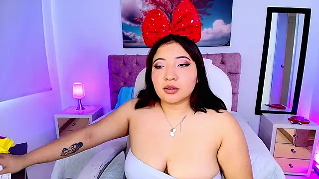 Snapshot of Emma_monserrat chatting on October 6, 2025, 8:28 pm Emma monserrat online show from October 6, 2025, 8:28 pm