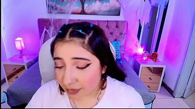 Snapshot of Emma_monserrat chatting on October 15, 2025, 7:25 pm Emma monserrat online show from October 15, 2025, 7:25 pm