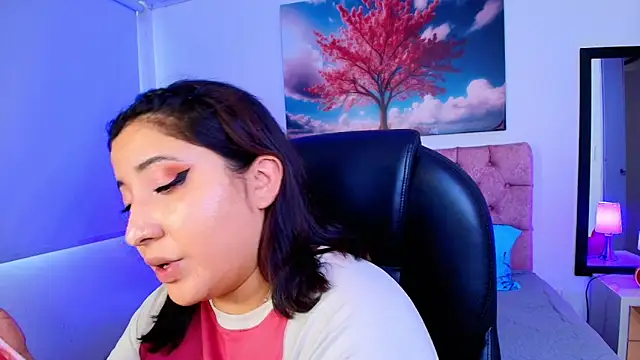 Emma monserrat online show from November 18, 2025, 7:40 pm