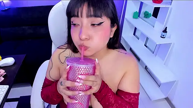 Emma monserrat online show from May 27, 2026, 11:29 am
