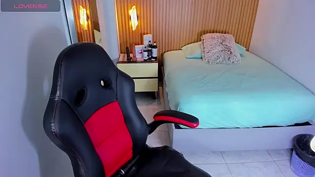 LUCYAMARS1 online show from October 28, 2025, 12:41 pm