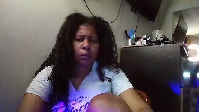 Ivon-09 online show from November 4, 2025, 11:42 am