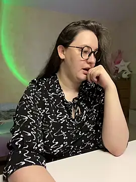 hungry1bunny online show from February 28, 2025, 4:20 pm