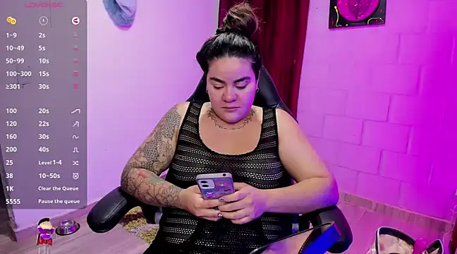 Snapshot of Sharon_hils chatting on December 17, 2024, 11:49 am Sharon hils online show from December 17, 2024, 11:49 am