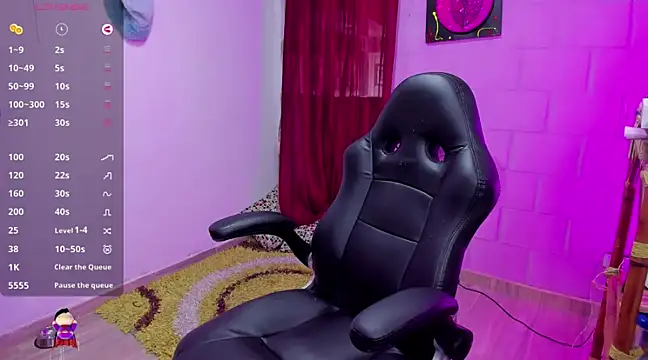 Snapshot of Sharon_hils chatting on December 18, 2024, 7:08 pm Sharon hils online show from December 18, 2024, 7:08 pm