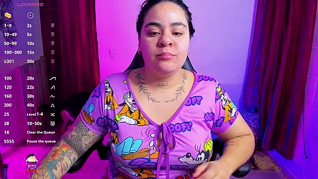 Snapshot of Sharon_hils chatting on January 17, 2025, 12:21 pm Sharon hils online show from January 17, 2025, 12:21 pm