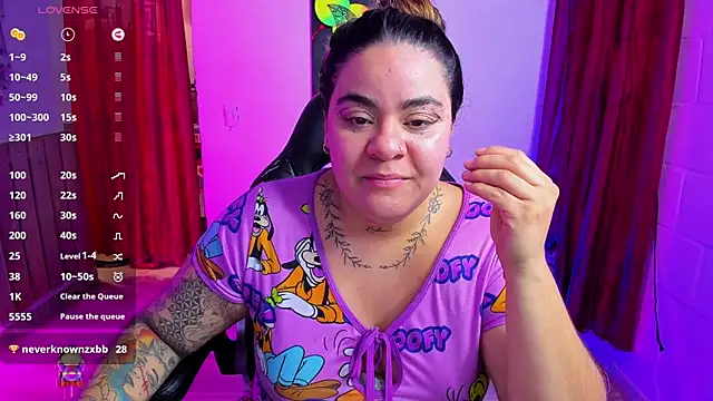 Snapshot of Sharon_hils chatting on January 17, 2025, 4:15 pm Sharon hils online show from January 17, 2025, 4:15 pm