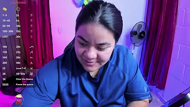 Snapshot of Sharon_hils chatting on February 7, 2025, 5:51 pm Sharon hils online show from February 7, 2025, 5:51 pm