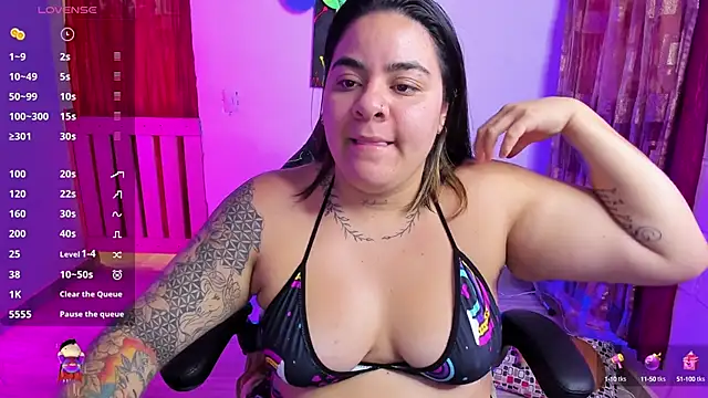 Snapshot of Sharon_hils chatting on February 13, 2025, 5:33 pm Sharon hils online show from February 13, 2025, 5:33 pm